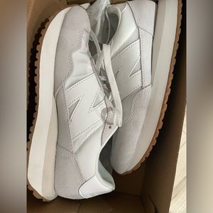 New Balance sneakers, brand new!